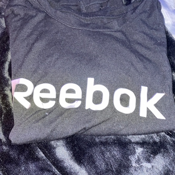 Reebok Sneakers with black reebok shirt. Only shoes available. - Picture 2 of 12